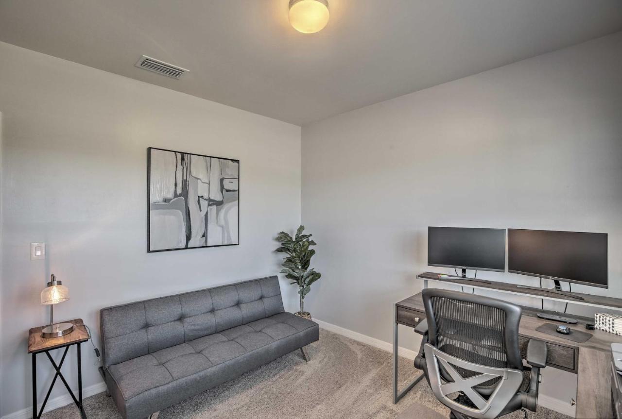 Modern Home With Heated Pool, 3 Mi To Beach Cape Coral Exterior foto